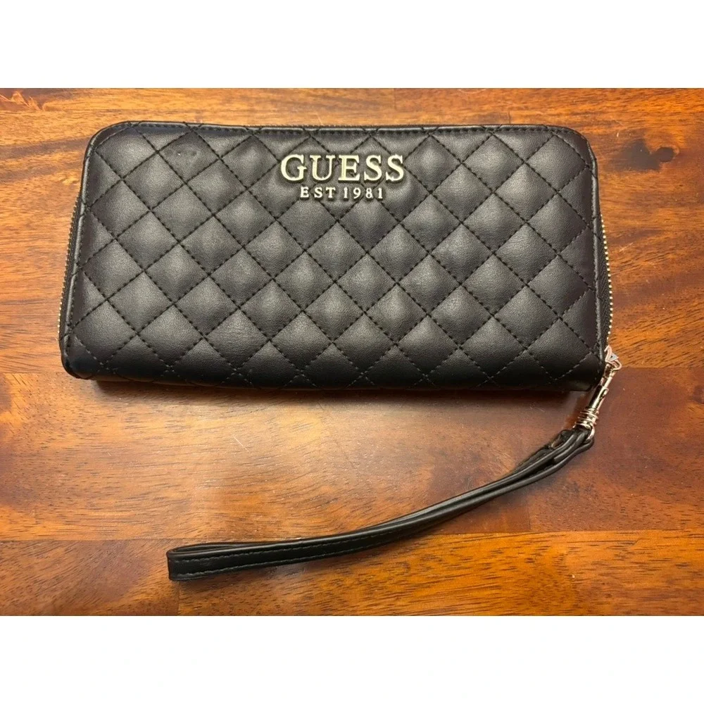 Guess Black Quilted Zip Wallet Wristlet Est 1981 Logo Organizer‎